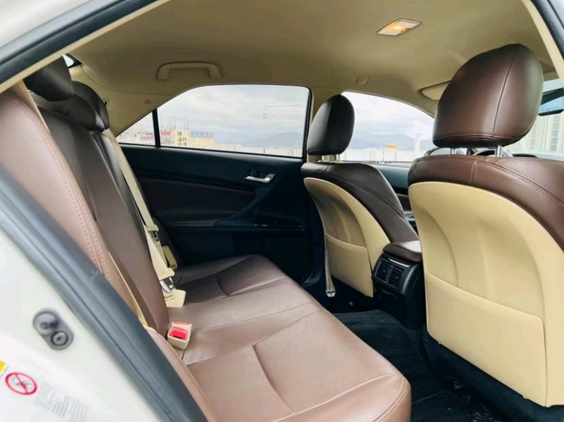 东莞15年丰田锐志6