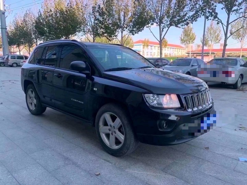 青島12年Jeep指南者3