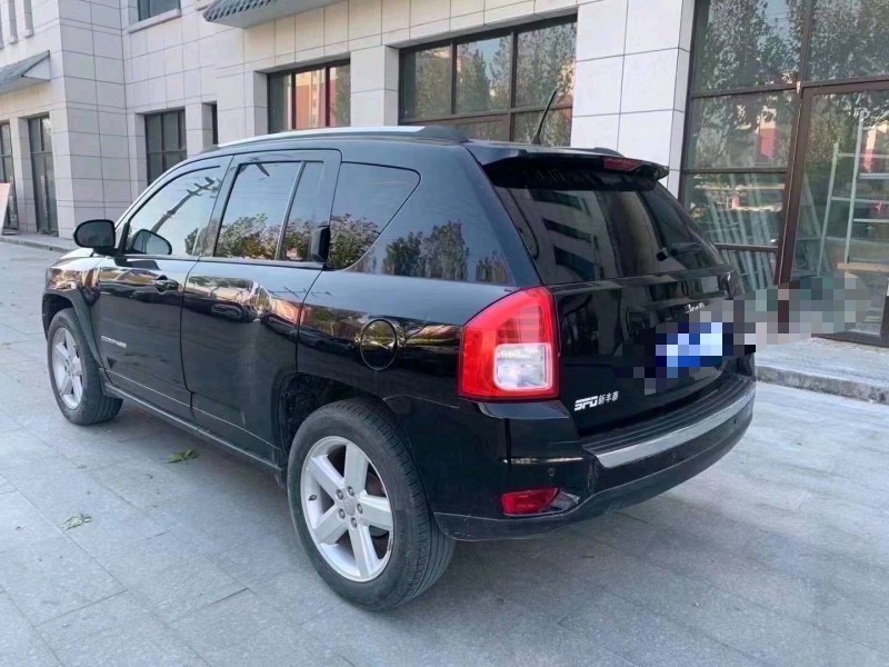 青島12年Jeep指南者7