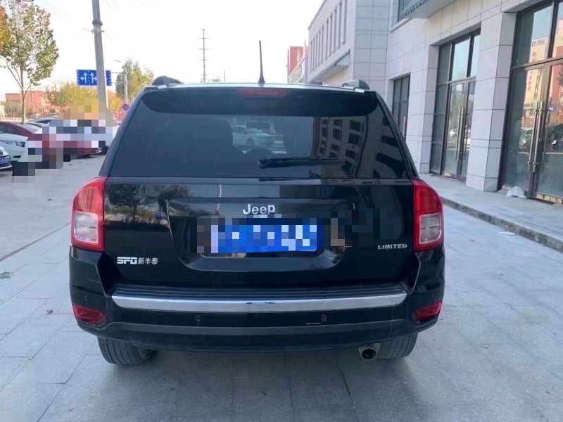 青島12年Jeep指南者9