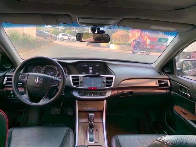 青岛14年本田雅阁6