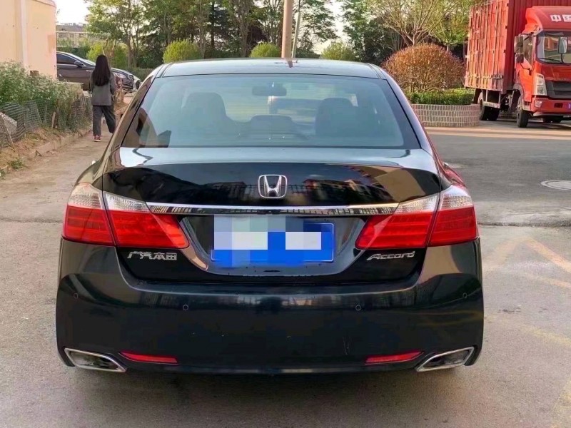 青岛14年本田雅阁9