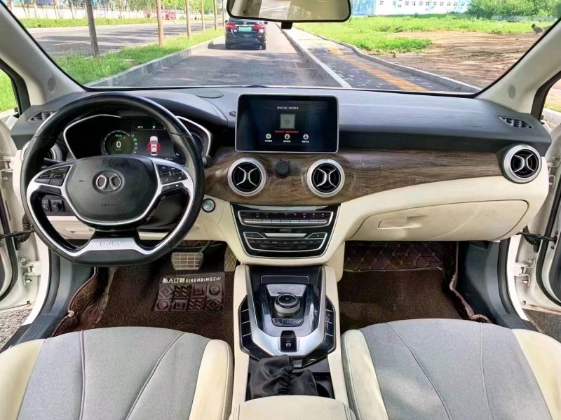 廊坊19年北汽新能源EU系列6