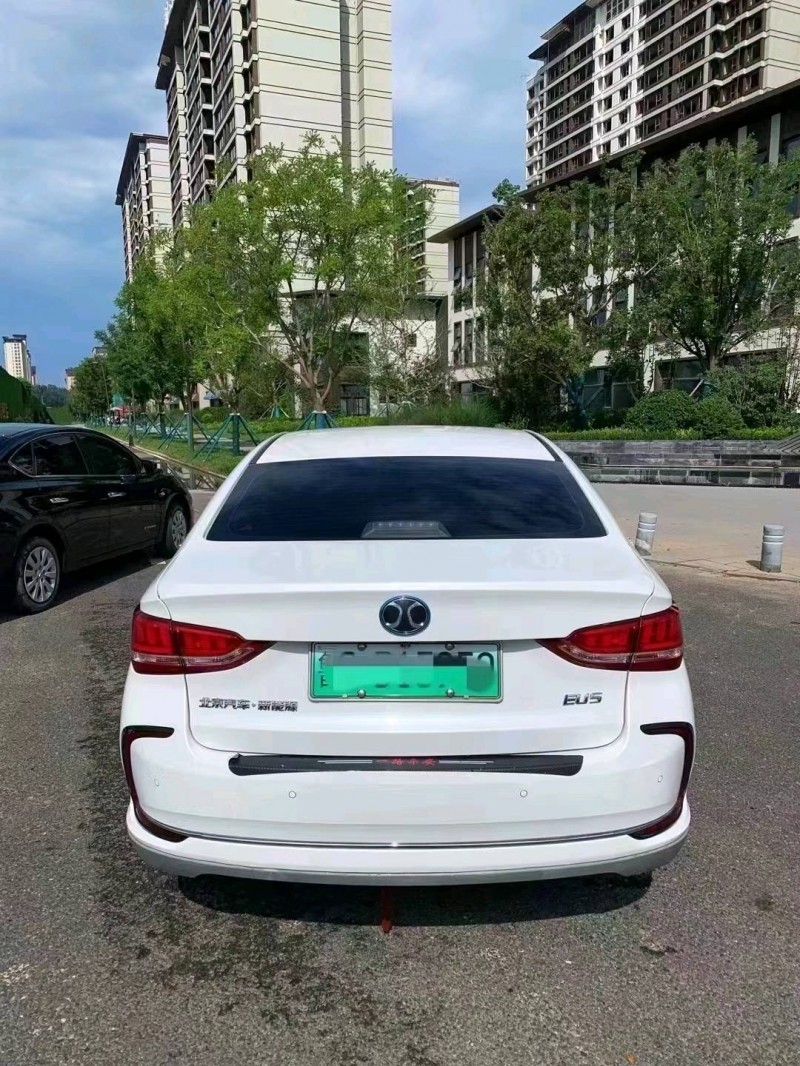 廊坊19年北汽新能源EU系列9