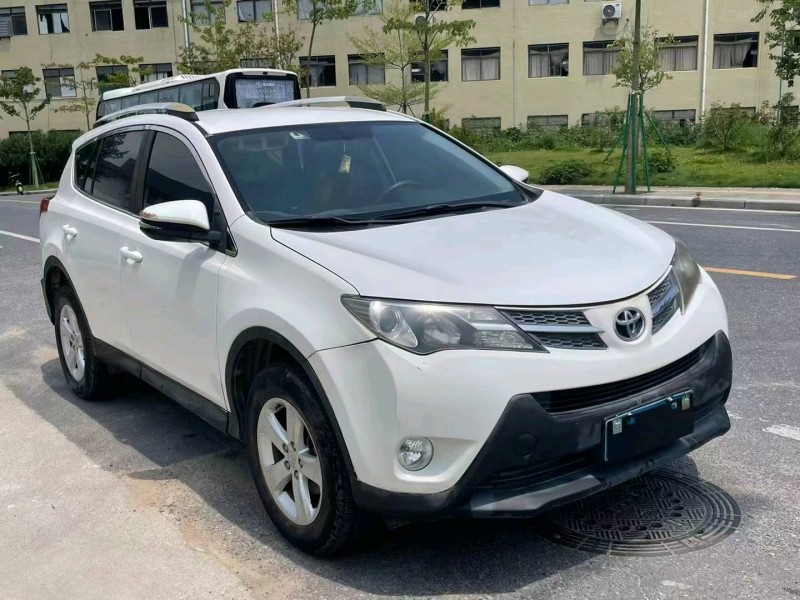 广州13年丰田RAV43
