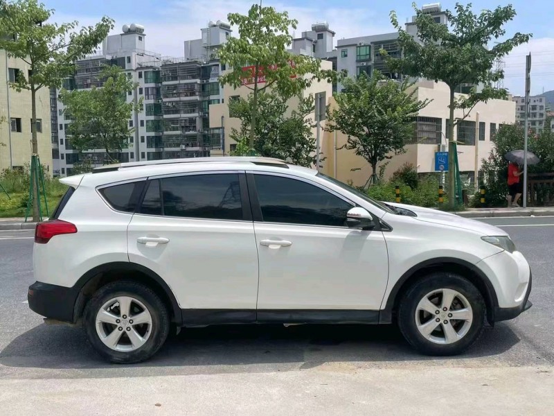 广州13年丰田RAV44
