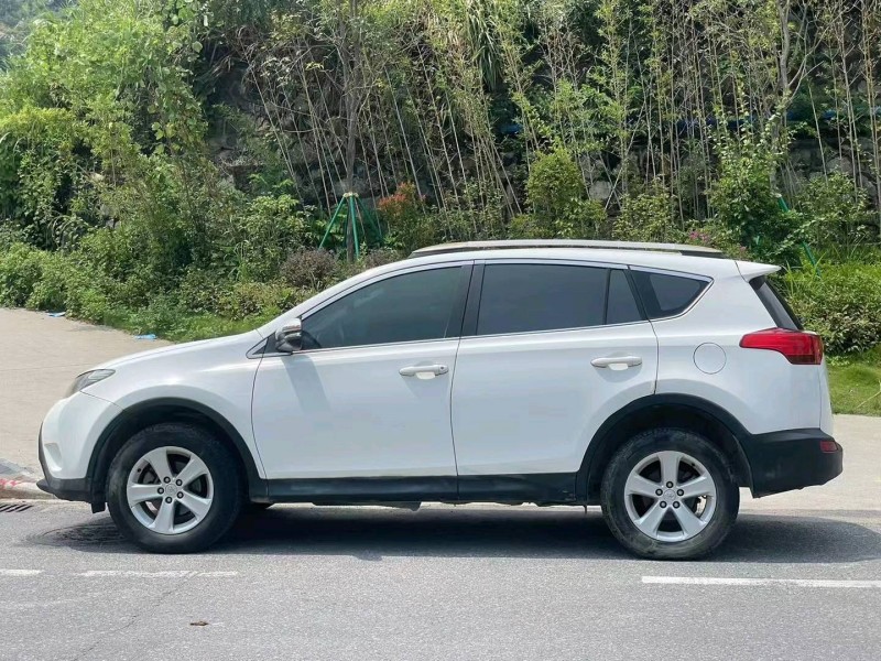 广州13年丰田RAV46