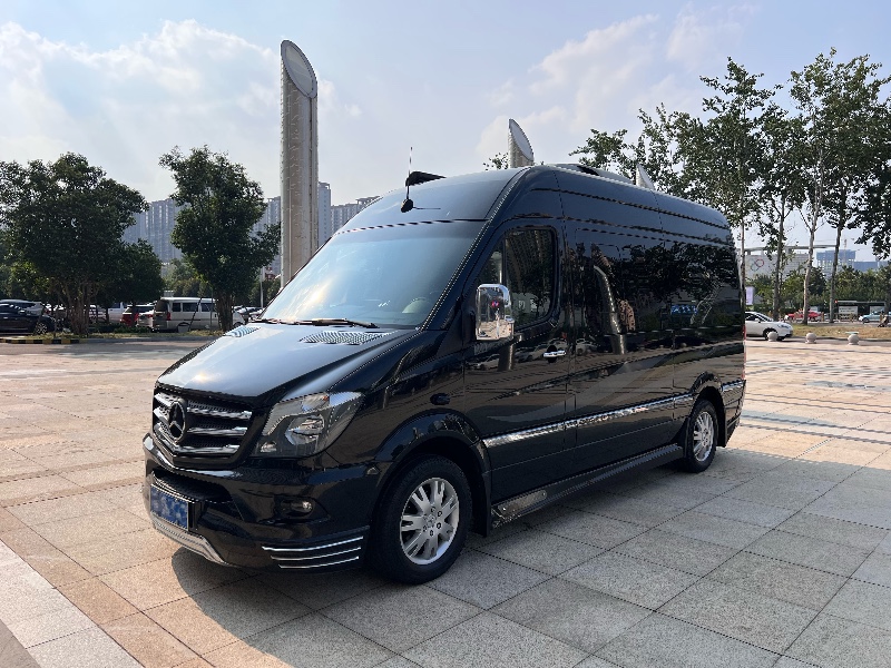 枣庄17年奔驰斯宾特8