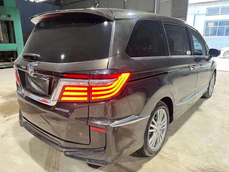 邢台17年本田艾力绅8