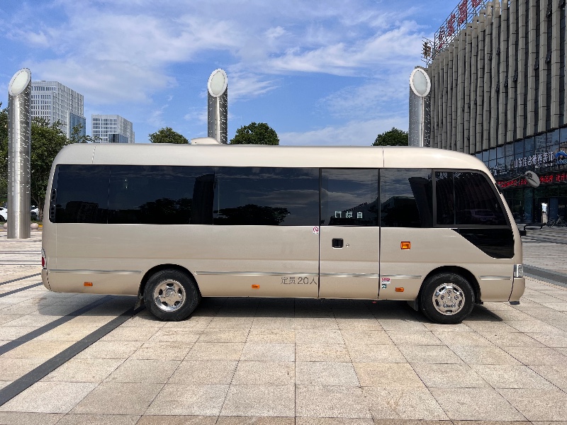 枣庄16年丰田考斯特6