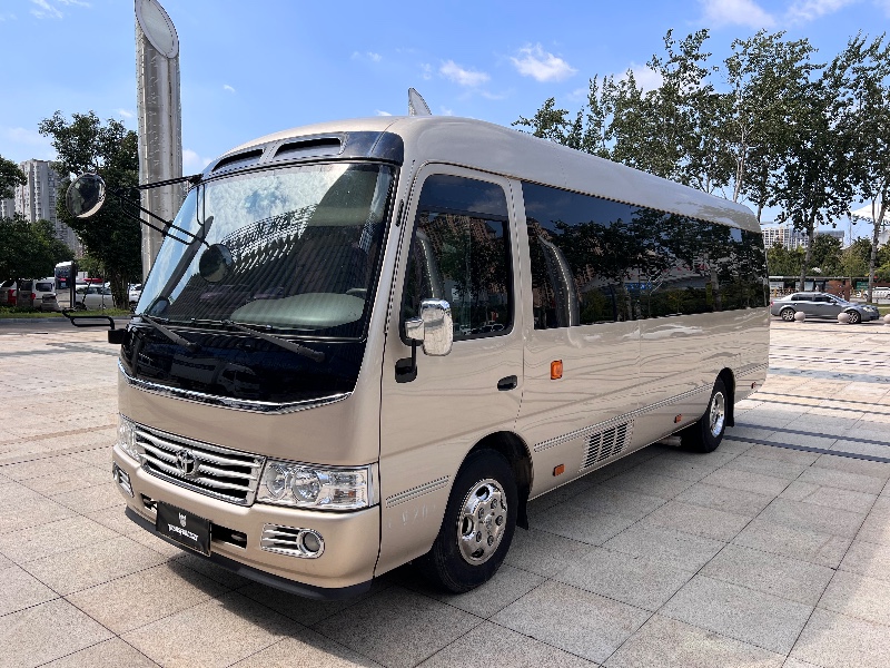 枣庄16年丰田考斯特7