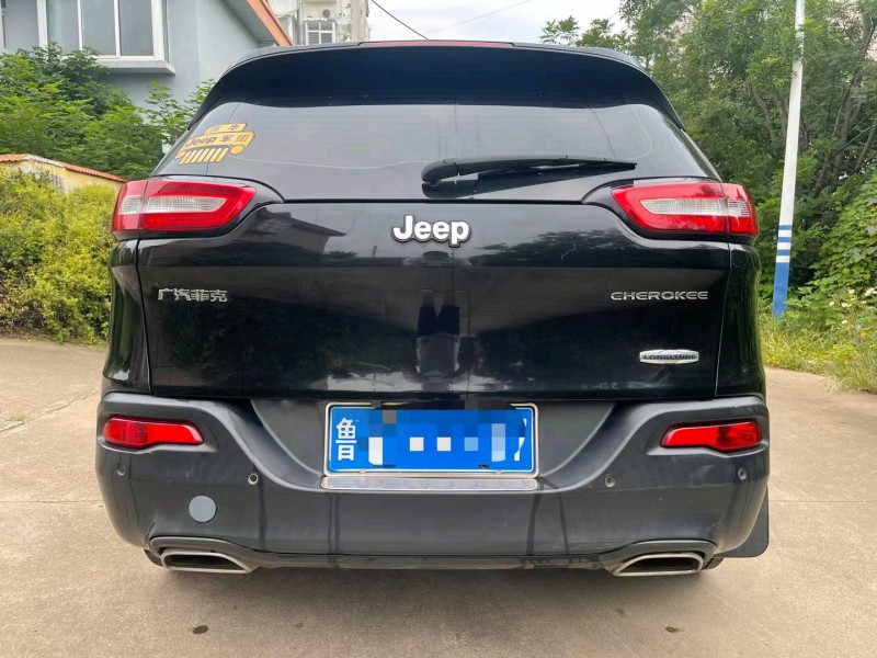 東營16年Jeep自由光7
