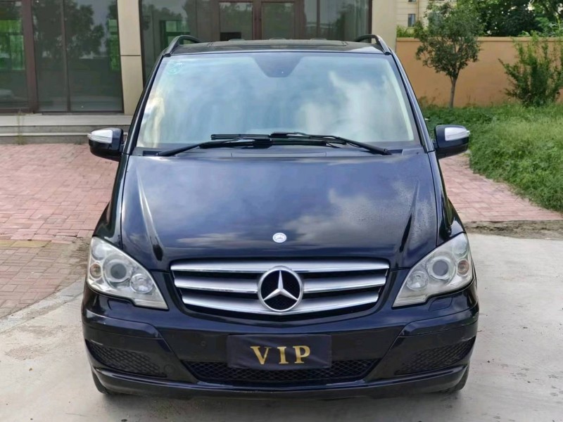 青岛14年奔驰唯雅诺1