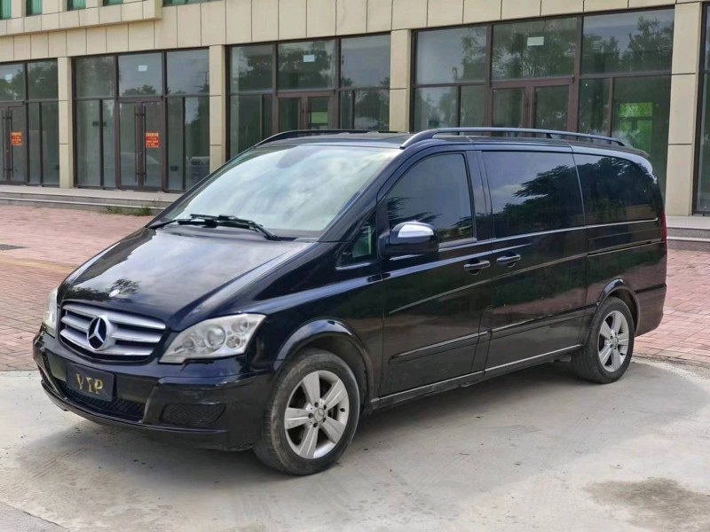 青岛14年奔驰唯雅诺2