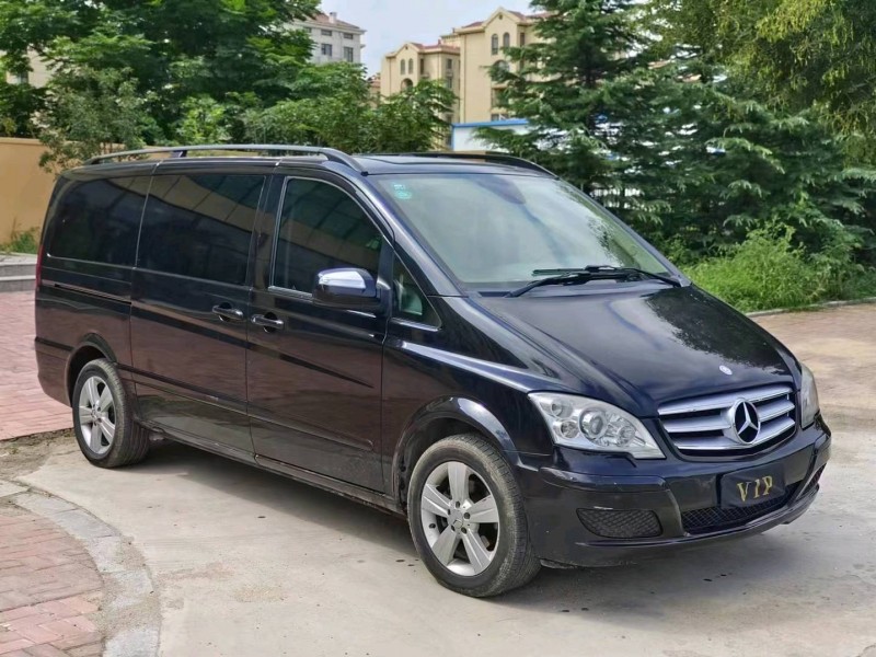 青岛14年奔驰唯雅诺3