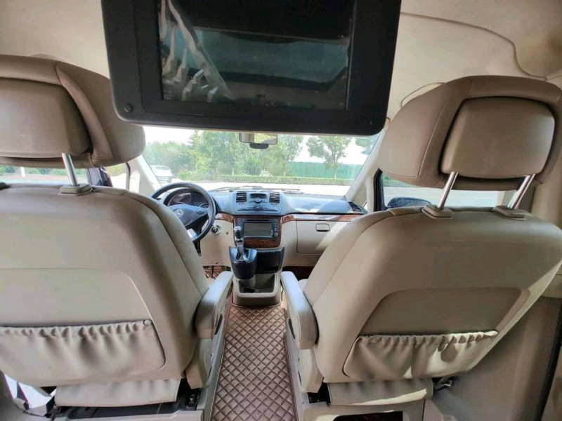 青岛14年奔驰唯雅诺5