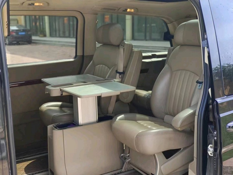 青岛14年奔驰唯雅诺6