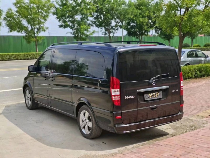 青岛14年奔驰唯雅诺7