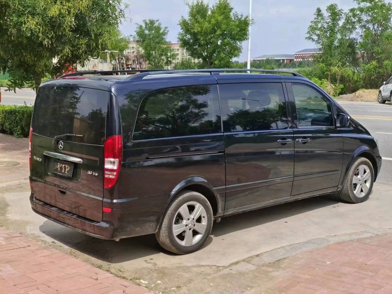 青岛14年奔驰唯雅诺8