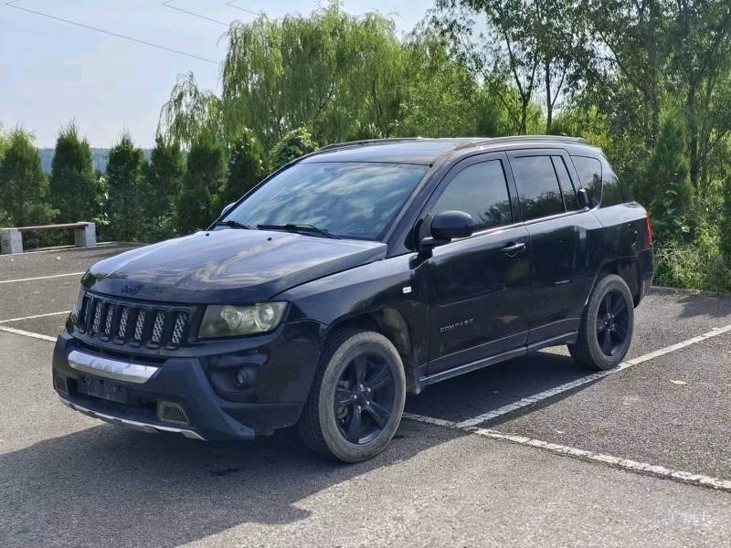 青島14年Jeep指南者2