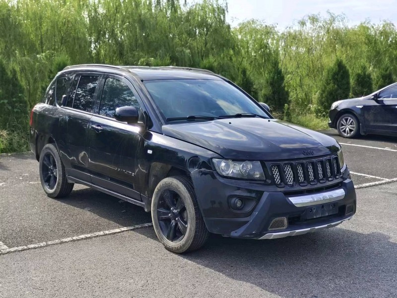 青島14年Jeep指南者3