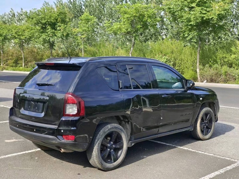 青島14年Jeep指南者8