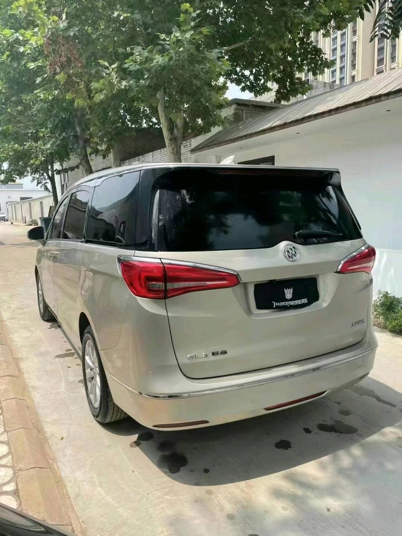 石家庄19年别克GL82