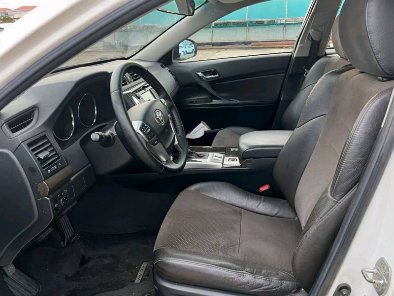 东莞16年丰田锐志6