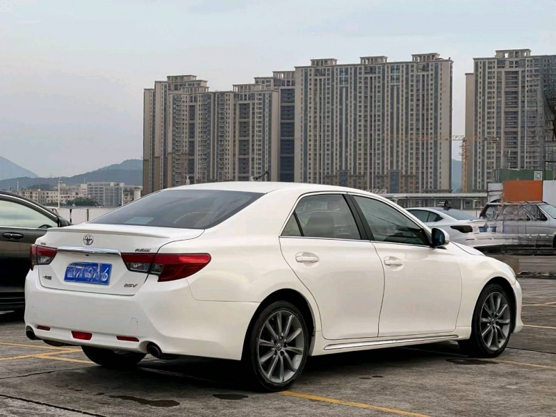 东莞16年丰田锐志3