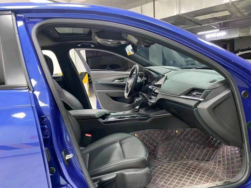 成都20年凯迪拉克CT44