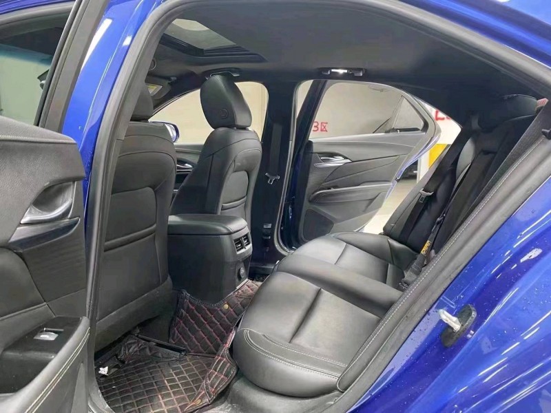 成都20年凯迪拉克CT45