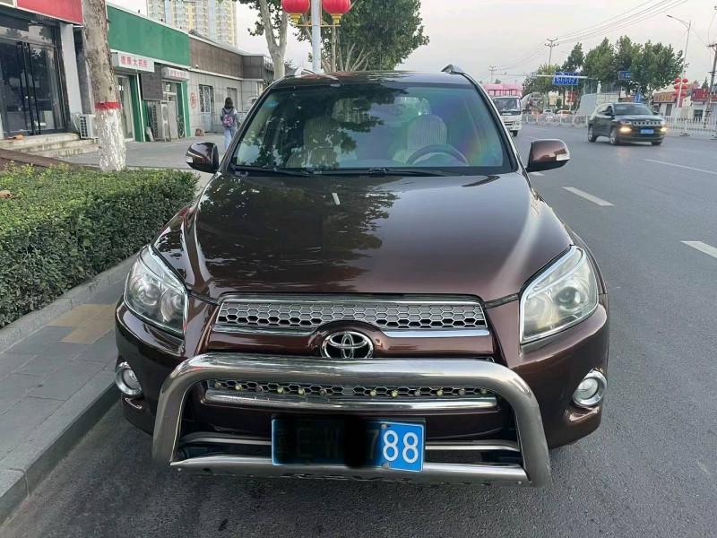 保定13年丰田RAV49