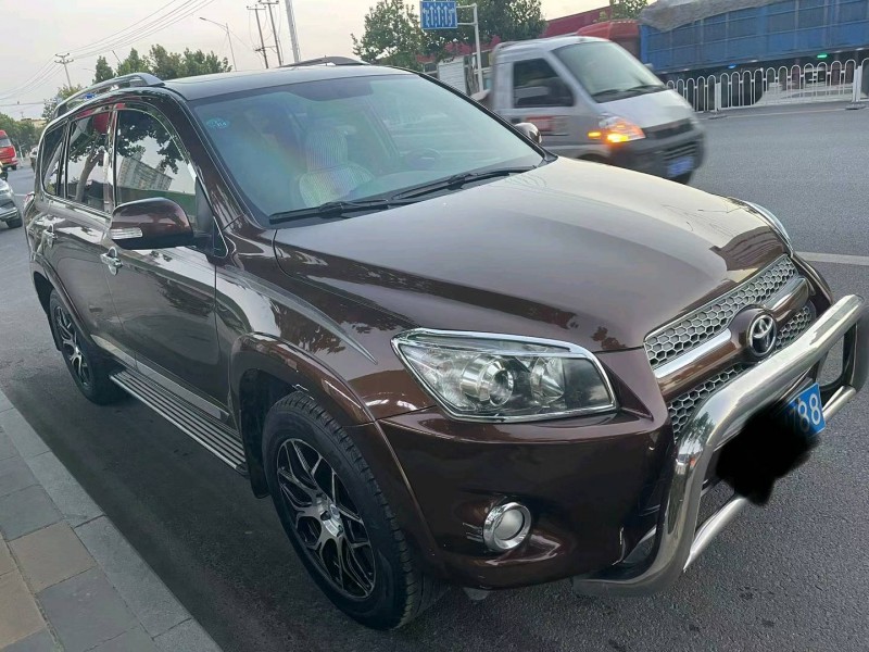 保定13年丰田RAV47
