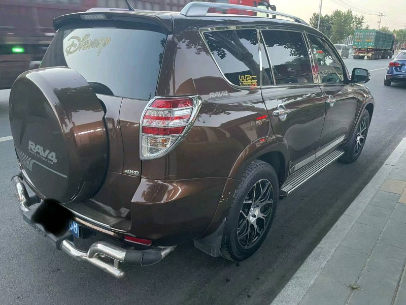 保定13年丰田RAV43