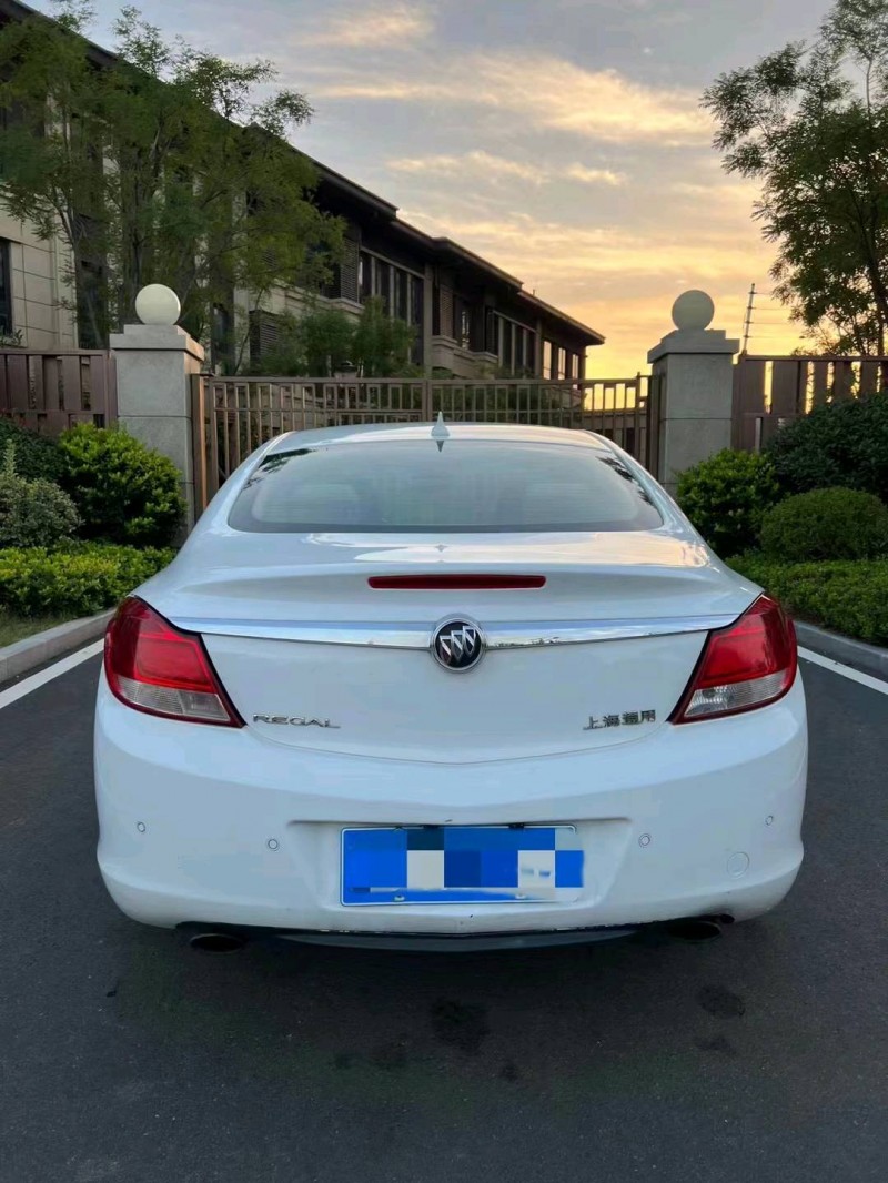 东营12年别克君威8