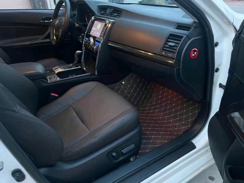 北京15年丰田锐志8