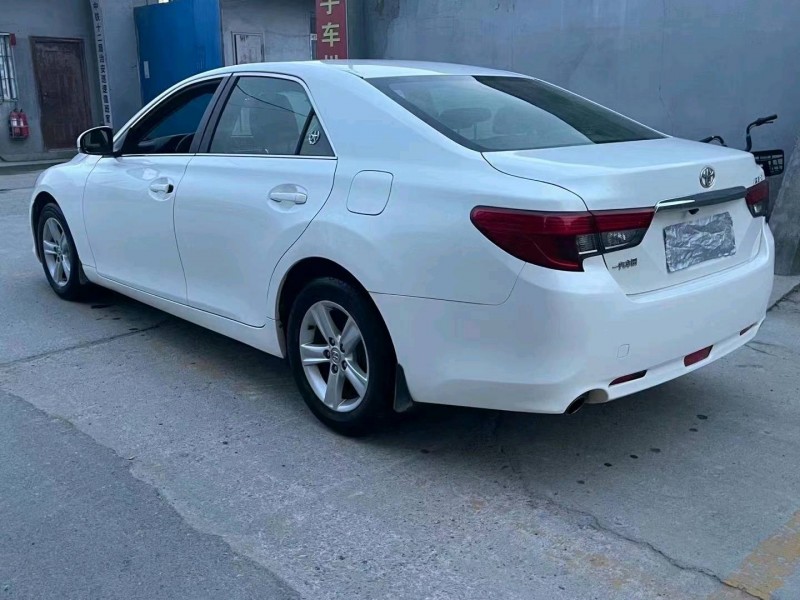 北京15年丰田锐志9