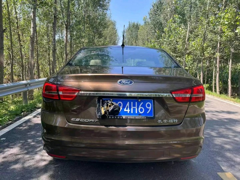 东营16年福特福睿斯5