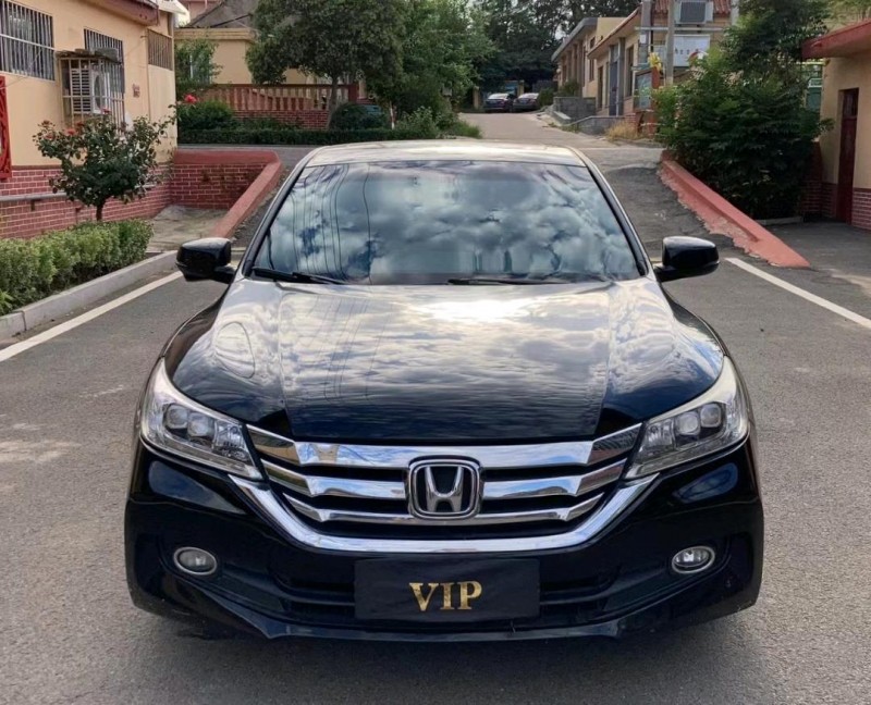 青岛15年本田雅阁6