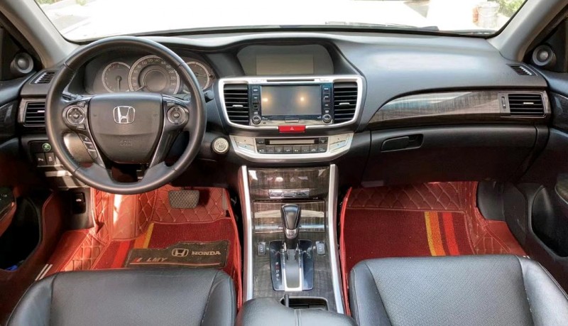 青岛15年本田雅阁3