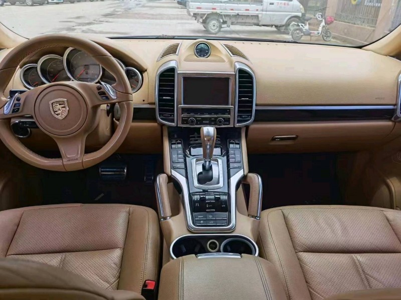 北京13年保时捷卡宴4