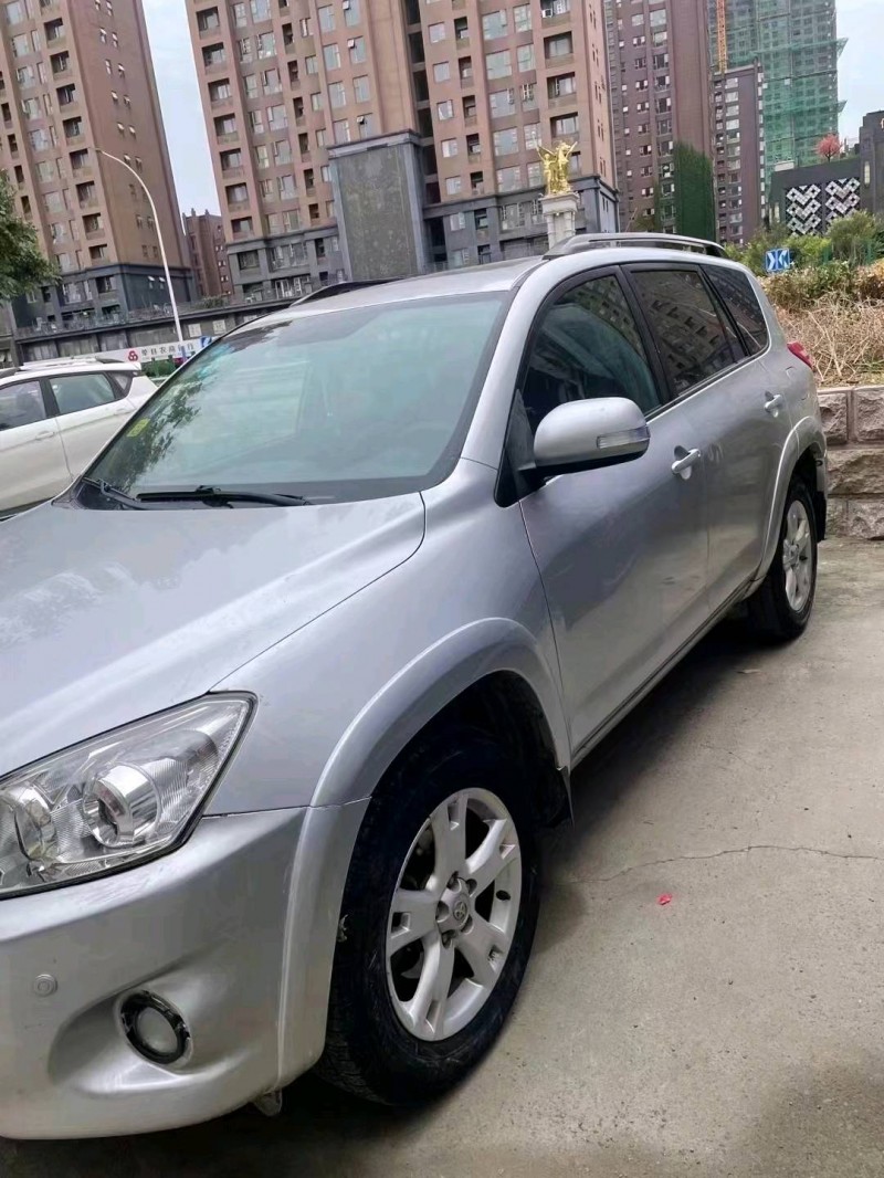 北京12年丰田RAV42