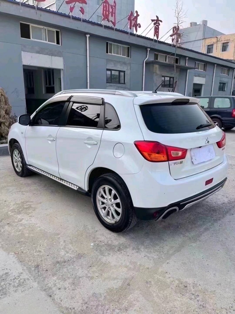 北京15年三菱劲炫8