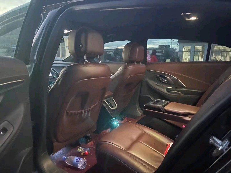 青岛15年别克君越5