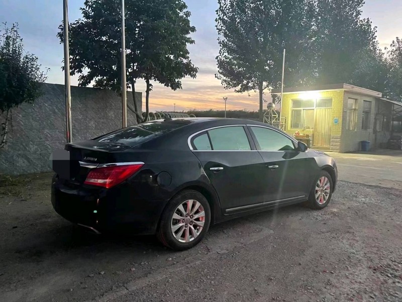 青岛15年别克君越8