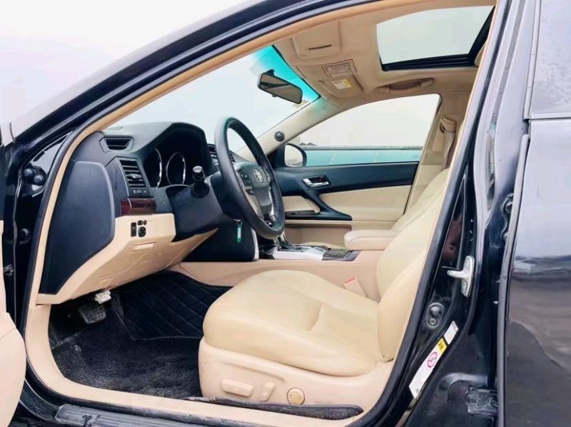 东莞13年丰田锐志4