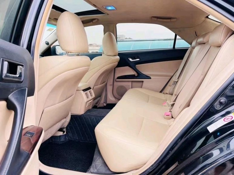 东莞13年丰田锐志6