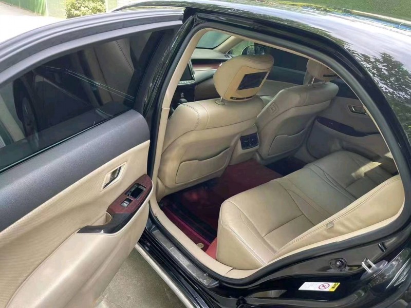 济宁12年丰田皇冠4