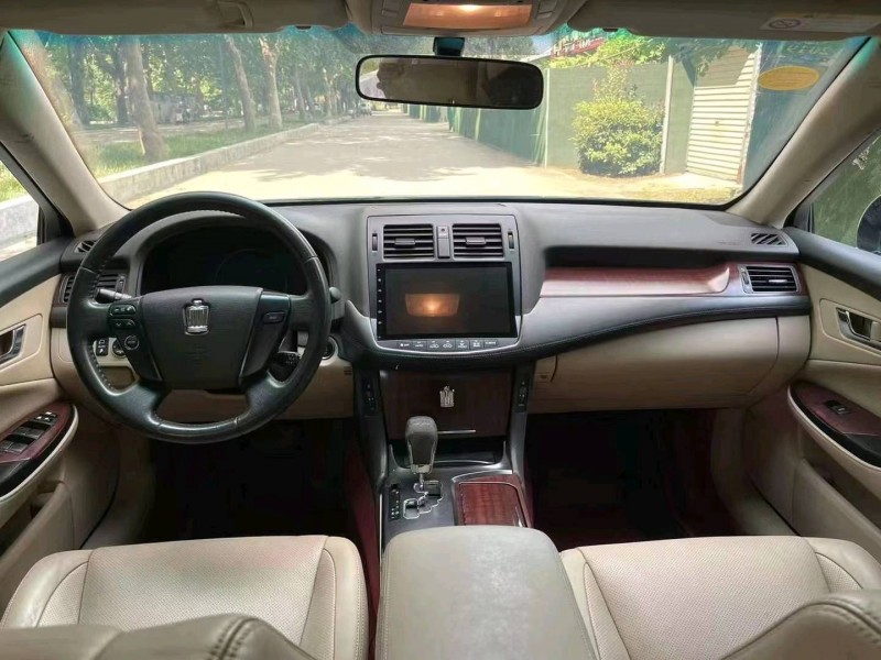 济宁12年丰田皇冠6