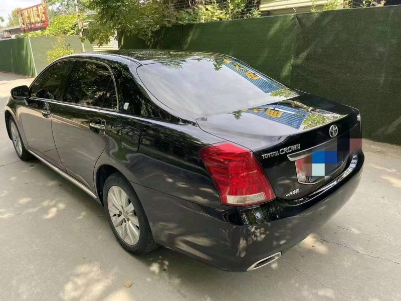 济宁12年丰田皇冠7